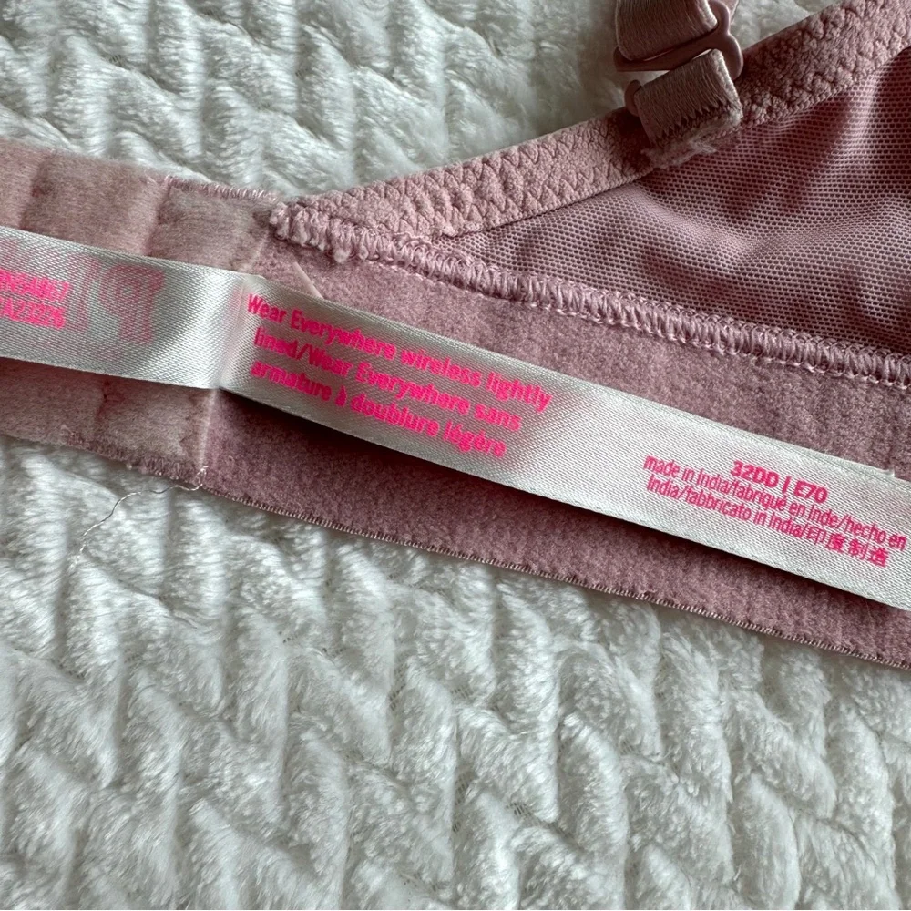 Victoria's Secret PINK Wear Everywhere Wireless Lightly Lined Bra 32DD Pink Logo